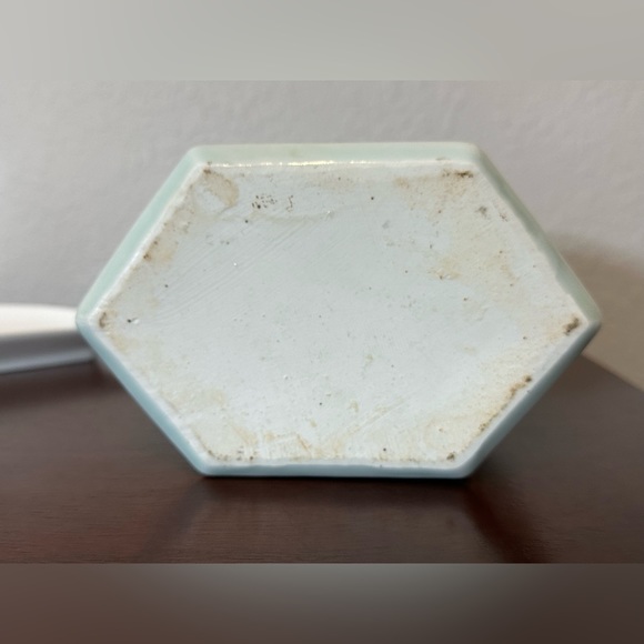 Beautiful Chinese Celadone glaze vase with lid. - Picture 8 of 8